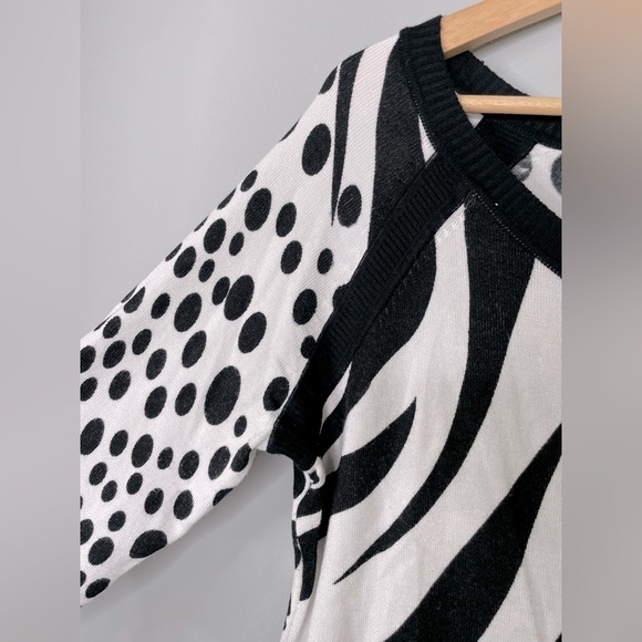 Neiman Marcus Animal Print Sweater (L) - Picture 5 of 11